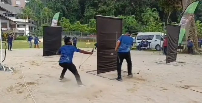 Peserta TNB Genco BDX bekerjasama dalam aktiviti Archery Combat di Port Dickson