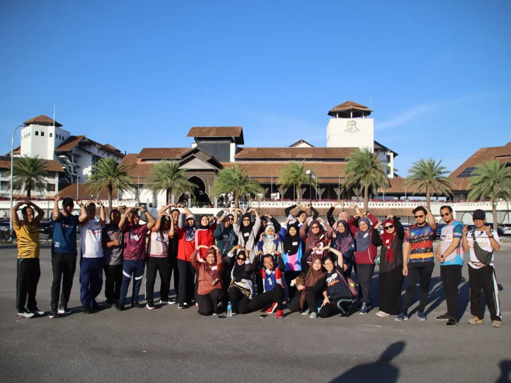 Peserta UniKL RCMP mengikuti aktiviti team building di Bertam Resort Pulau Pinang