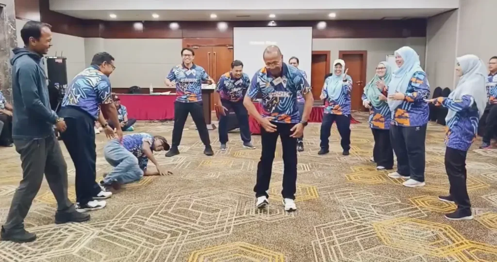 Aktiviti indoor UPSI FSSK yang menggalakkan kerjasama dan penglibatan peserta