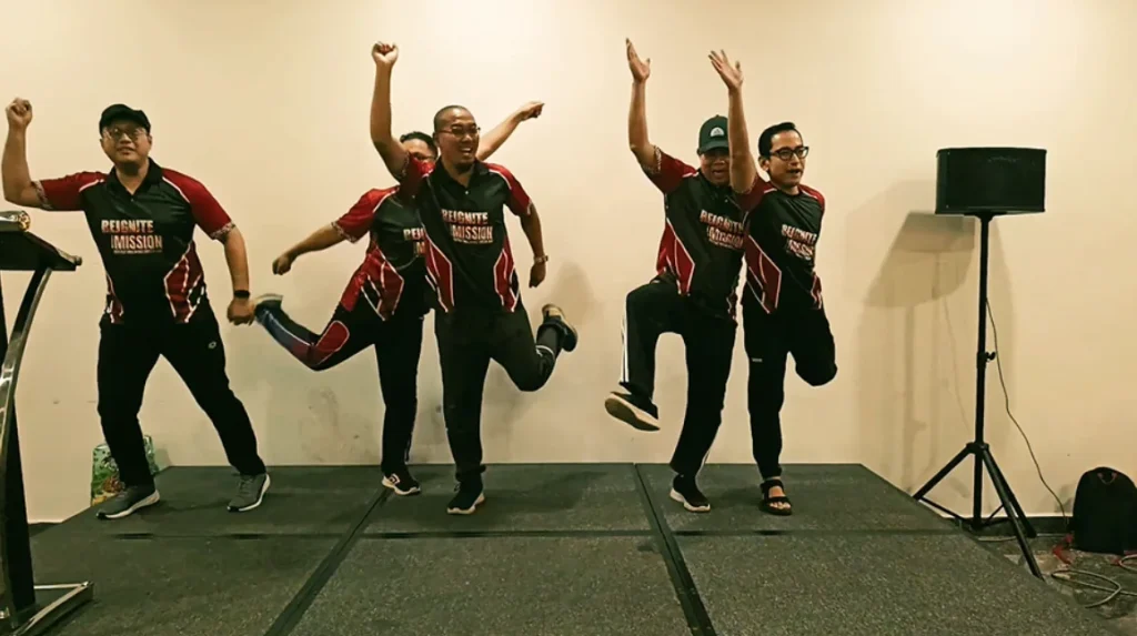 Peserta UPSI PuLaMi menjalani aktiviti berkumpulan semasa team building
