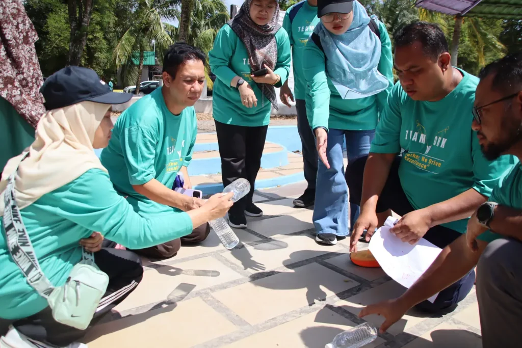 Peserta MIROS menyelesaikan tugasan explorace di Semenyih