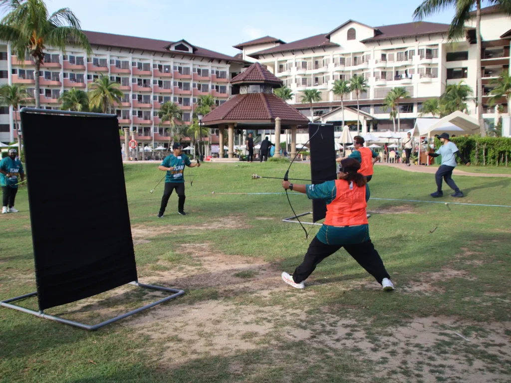Aktiviti outdoor Corporate Team Building Benelux di Thistle Port Dickson Resort