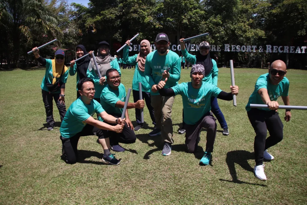 Peserta Program Team Building MIROS di Semenyih Eco Venture Village, Selangor
