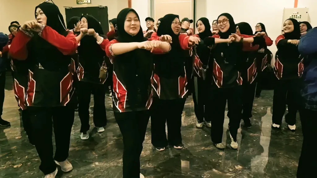 Peserta UPSI PuLaMi menyertai program team building di Port Dickson
