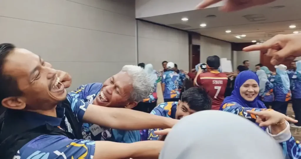 Peserta UPSI FSSK berinteraksi aktif dalam aktiviti team bonding di Melaka