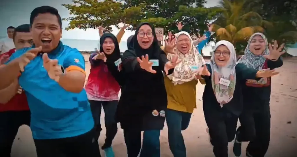 Peserta MBSA Audit Team menyertai program team building di Port Dickson