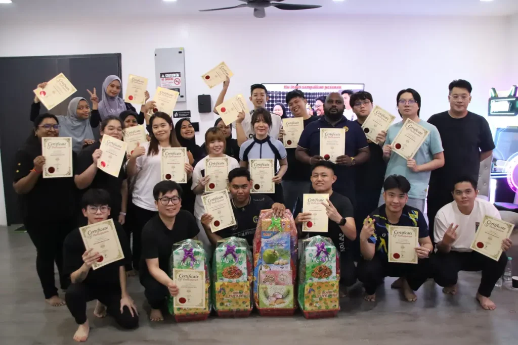 Peserta Kim Kok Enterprise selepas program team building retreat di The Millionaire Villa Melaka