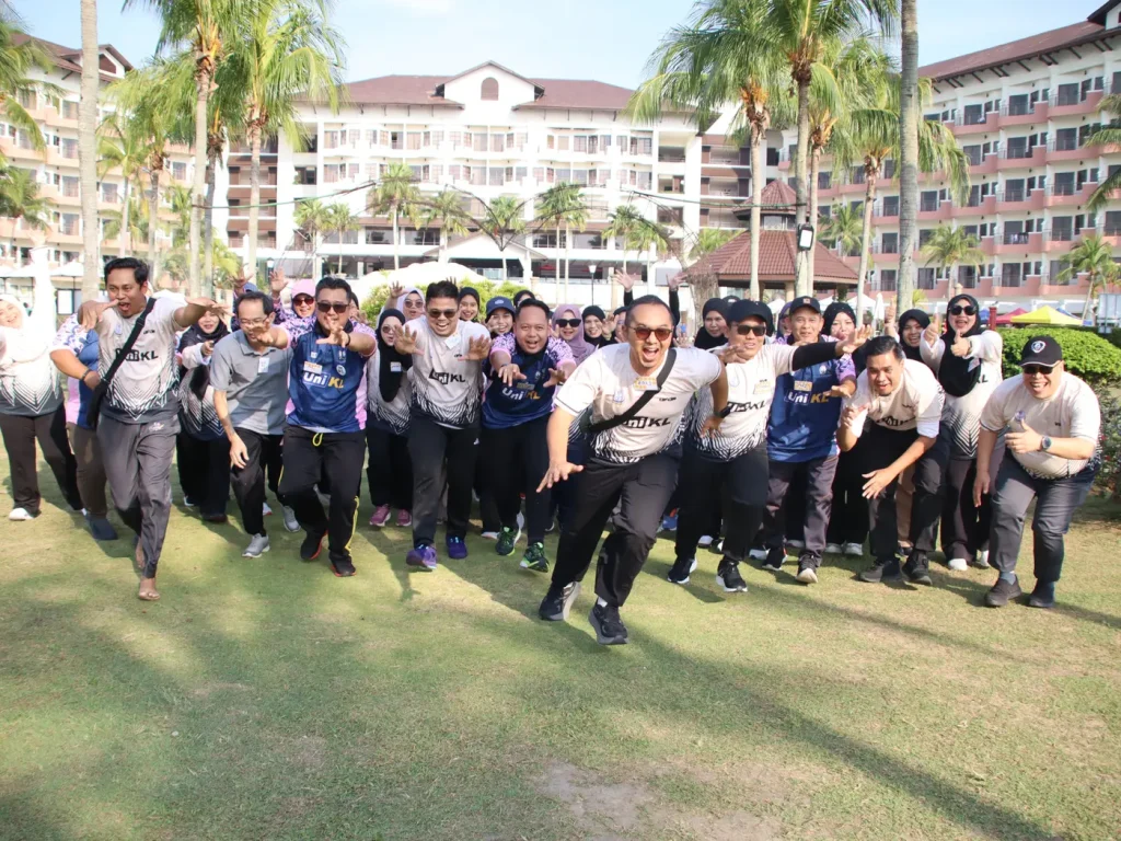 Peserta UniKL RCMP CEO Office dalam program team building di Thistle Port Dickson Resort